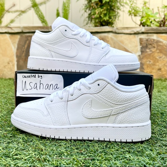 Jordan Shoes - Nike Air Jordan 1 Low triple white